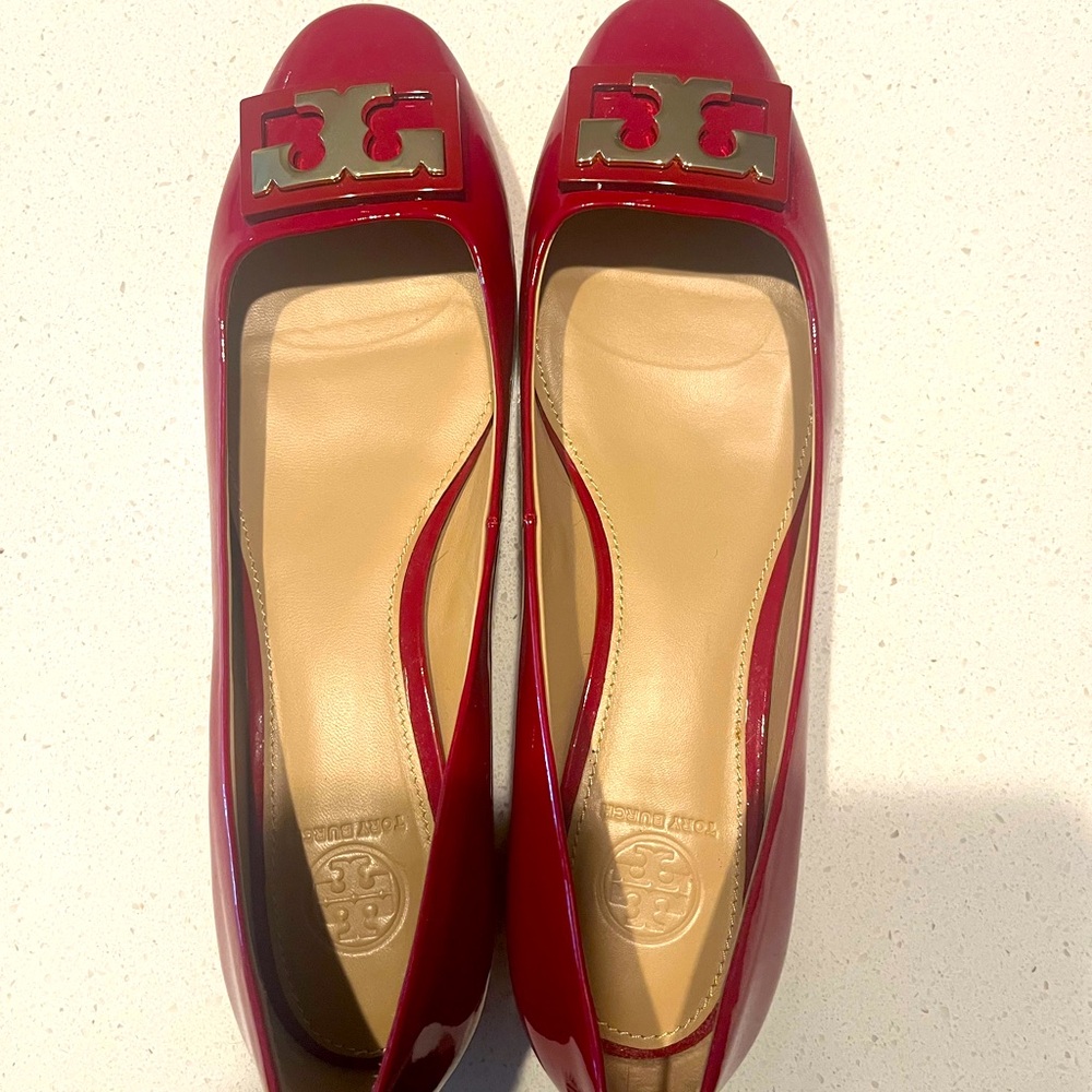 Size 9.5, only worn once Tory Burch Georgia Pumps